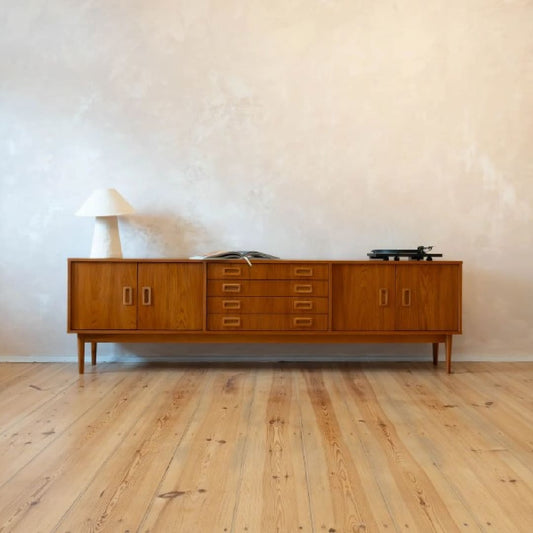 CREDENZA VINTAGE CASSETTI E MANIGLIE IN ESSENZA