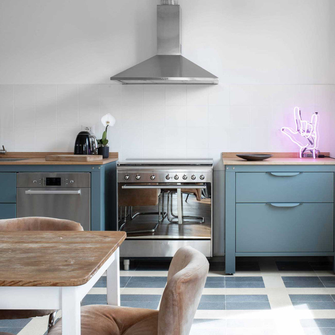 Cucina in acciaio color verde salvia opaco Very Simple Kitchen
